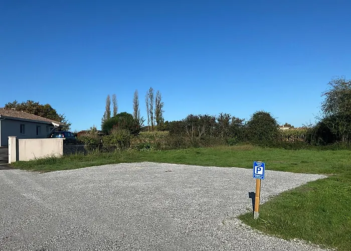 Charmant T2, Cl 3 Etoiles, 4 Lits, 4 Personnes Et 1Enfant, Parking Et Terrasse