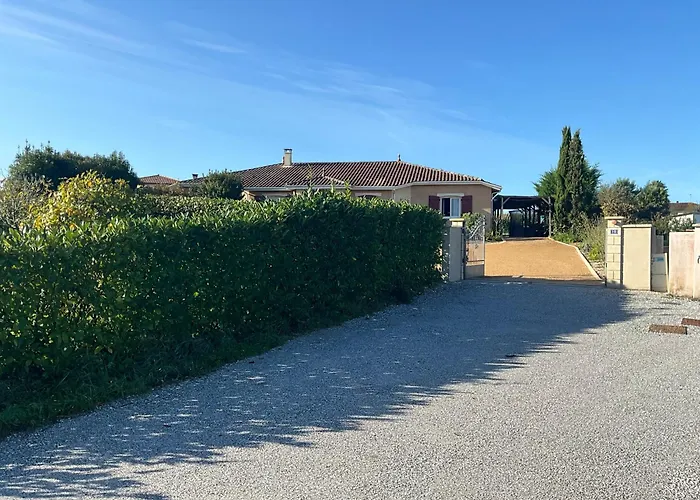 Charmant T2, Cl 3 Etoiles, 4 Lits, 4 Personnes Et 1Enfant, Parking Et Terrasse