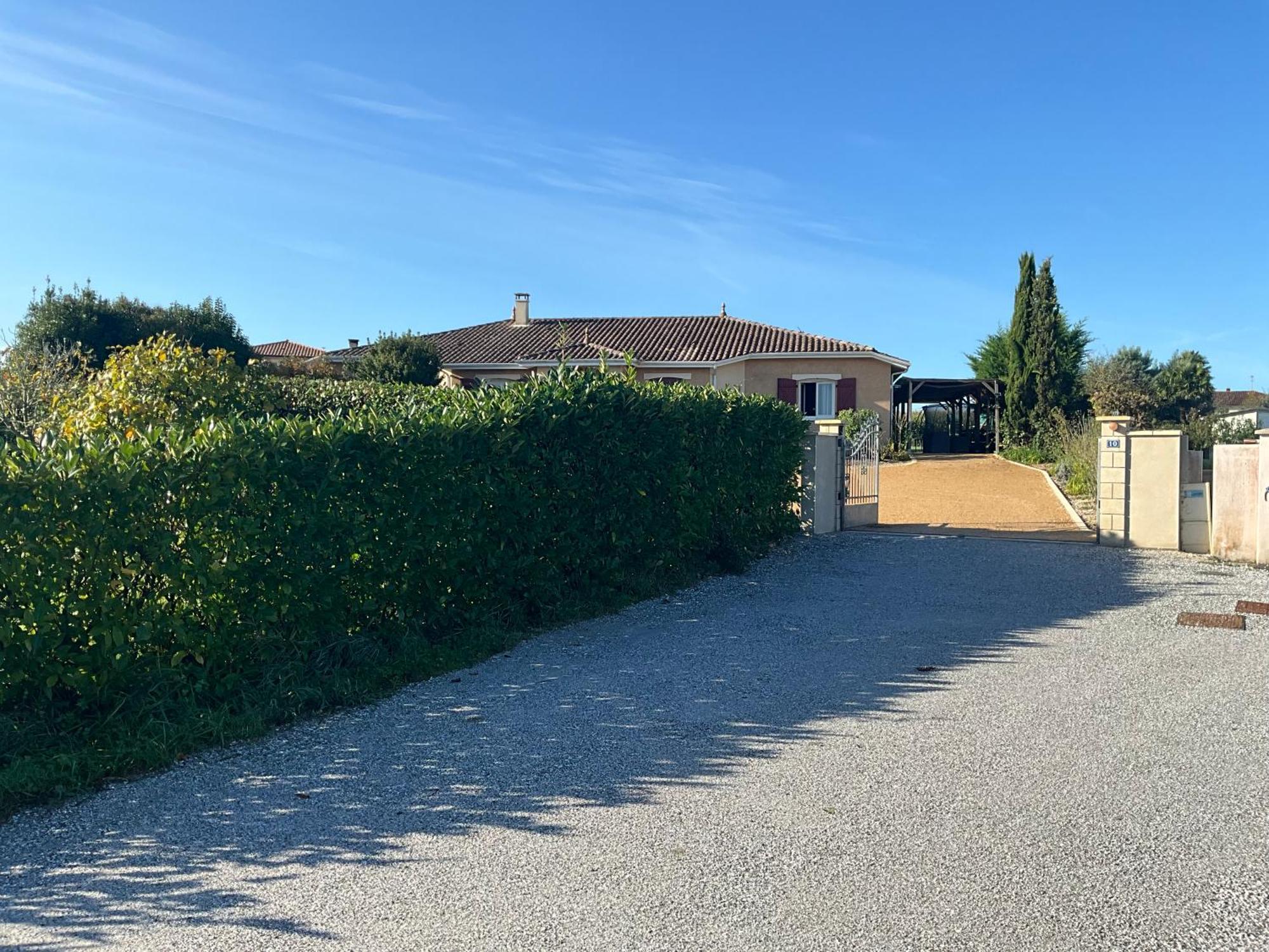 T2, Cl 3 Etoiles, 4 Lits, 4 Personnes Et 1enfant, Parking Et Terrasse